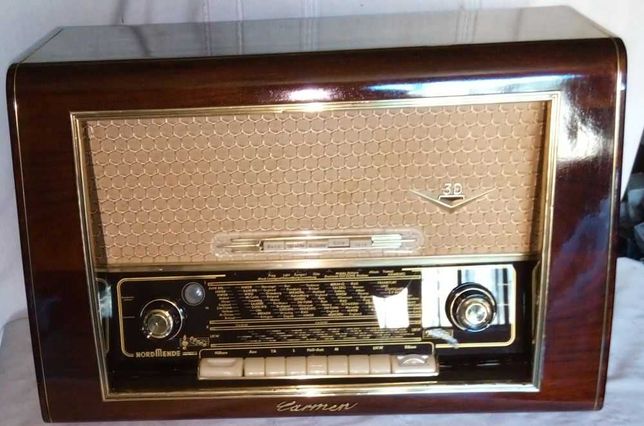Radio antigo Nordmende carmen