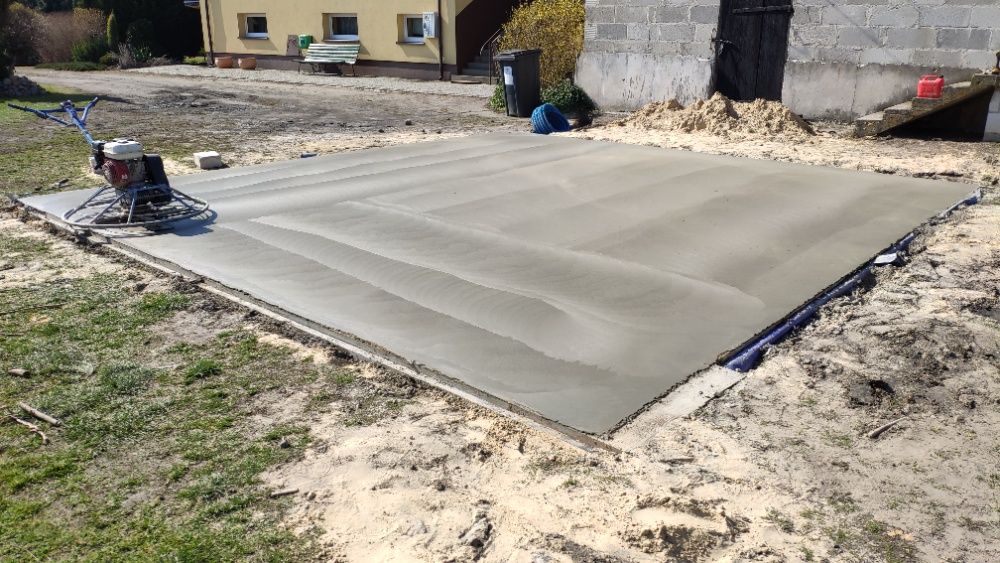 Wylewka betonowa garaż blaszak domek letniskowy fundament stopy beton