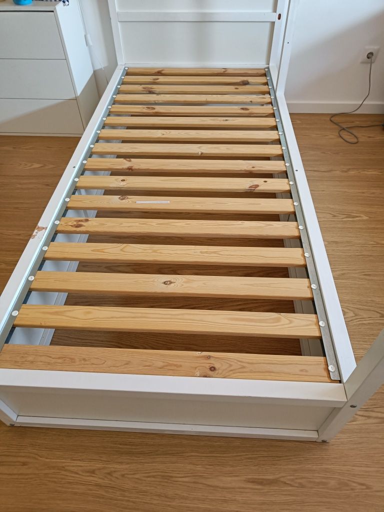 Cama IKEA kura com colchão