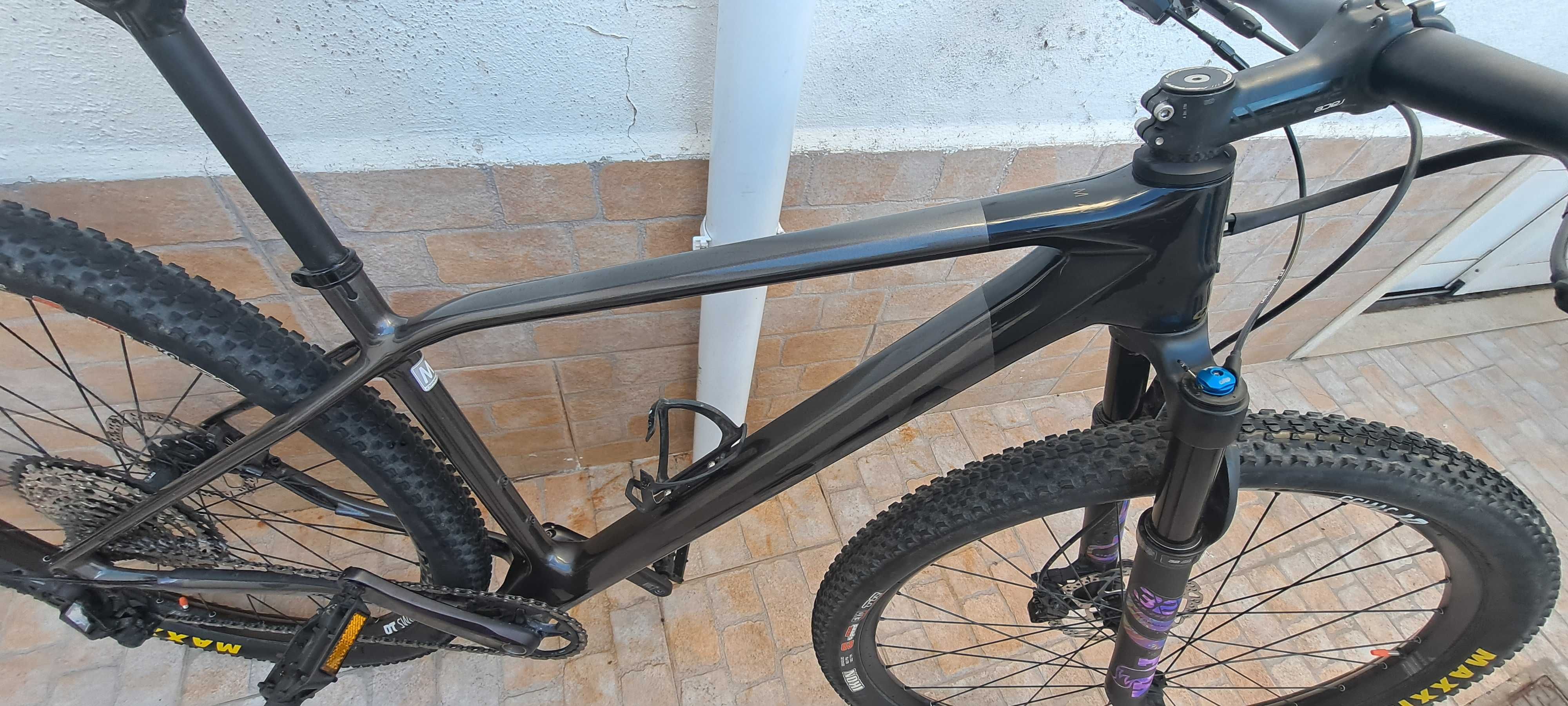 Vendo Bicicleta BTT Orbea Alma M25 ano 2021 Roda 29 Carbono