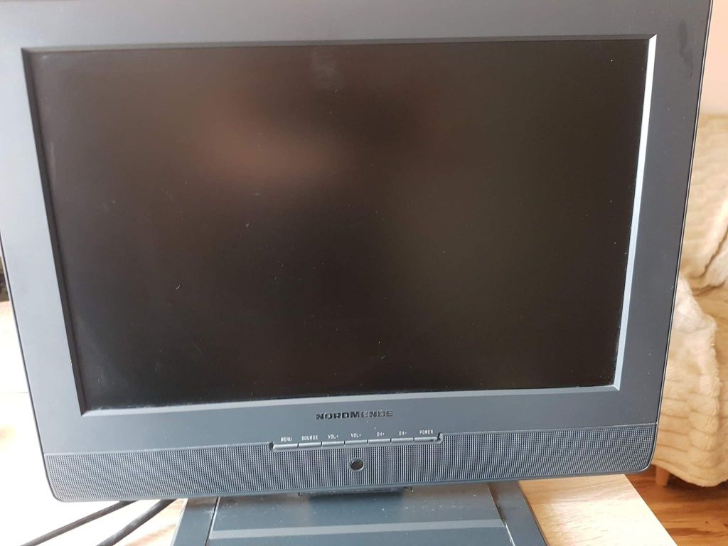 Komputer z monitorem