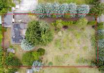 Działka budowlana z małym domem – Zakręt, 2100 m²