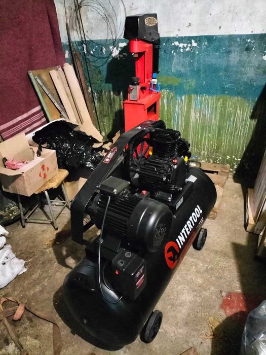 Заклепочник пневматичний для клепки гальмівних накладок + компрессор