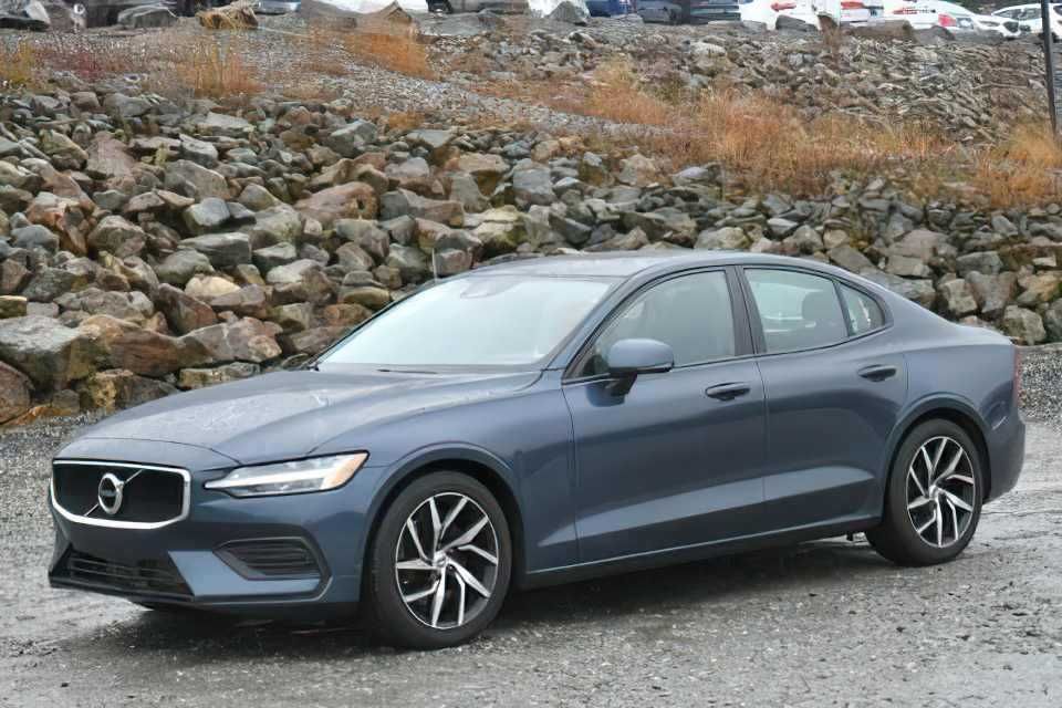 2020 Volvo S60 T6 Momentum