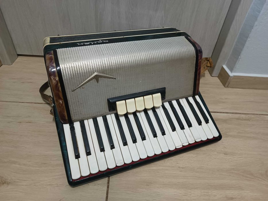Radziecki akordeon Orion 80 basów sprawny instrument z PRL