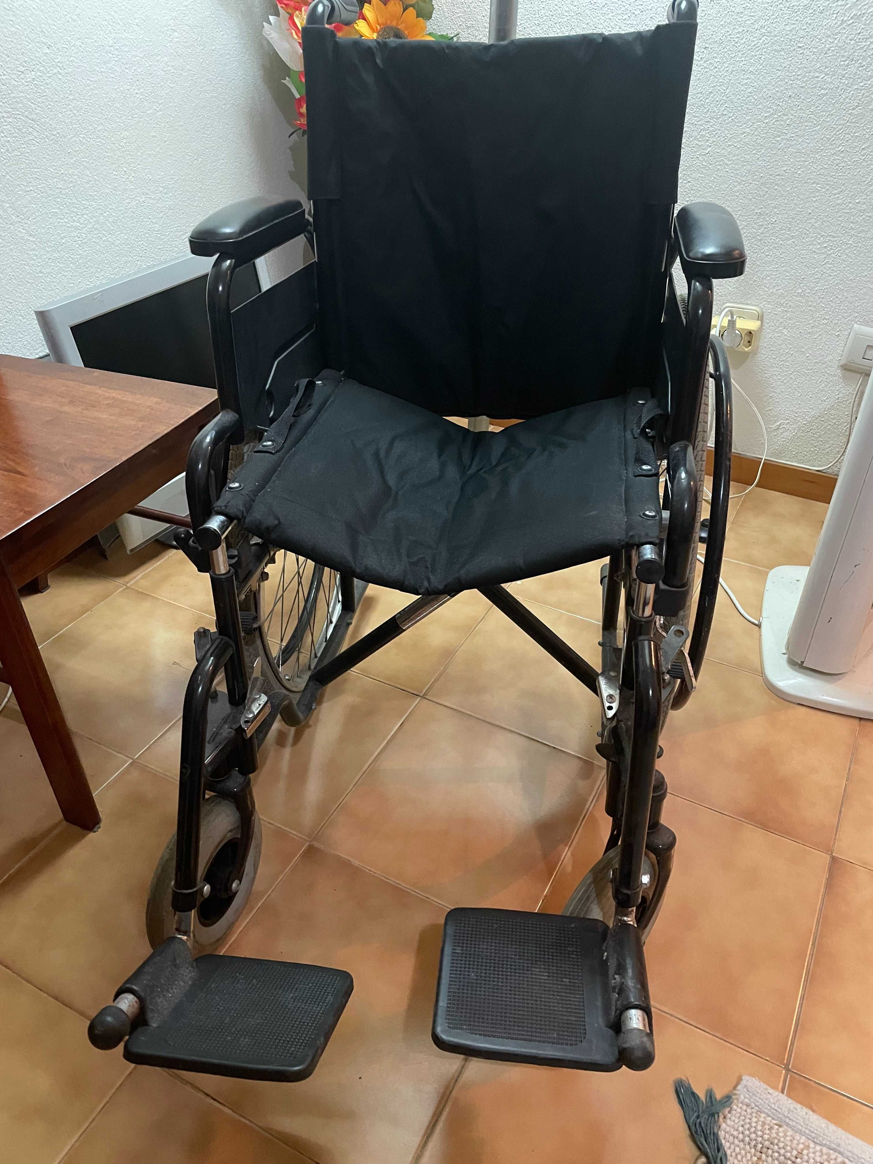 Cadeira de Rodas Pronta a usar como nova