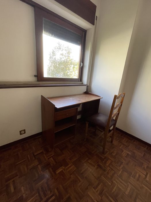 Mesa secretária + cadeira