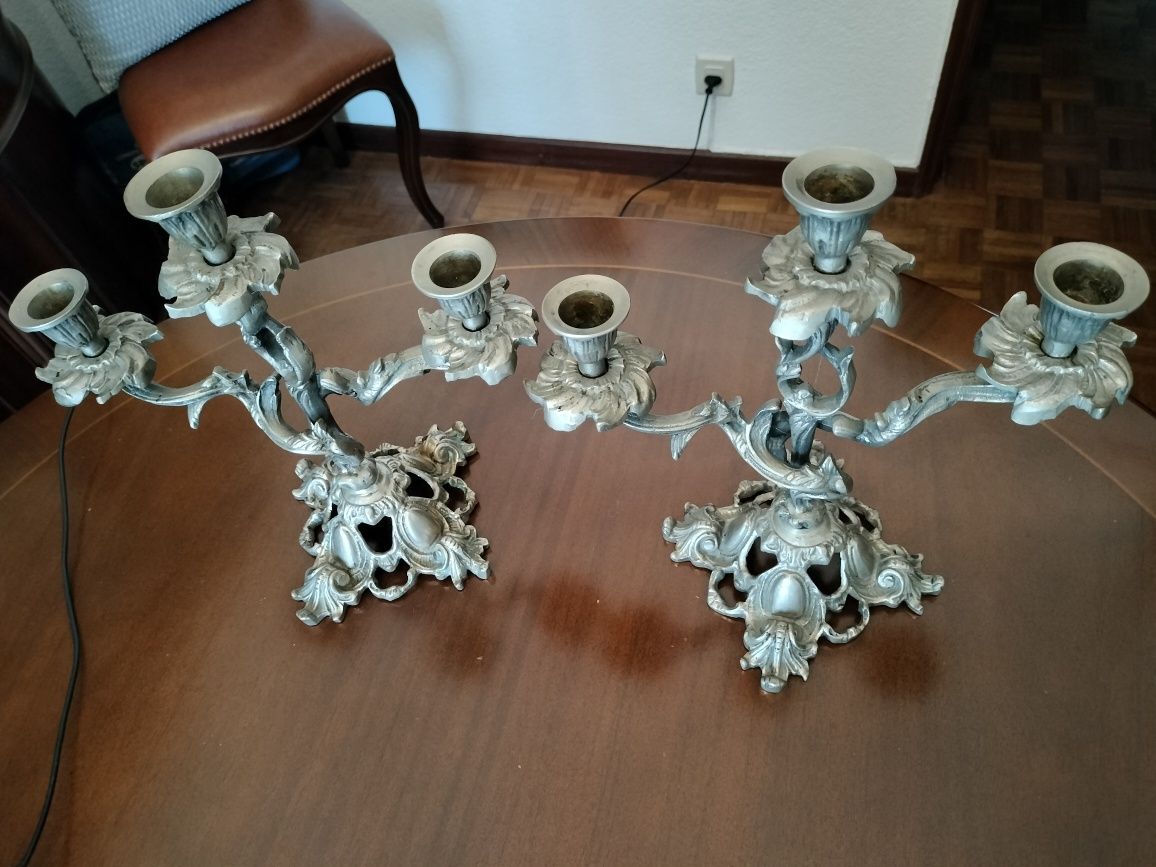 Candelabros de estanho