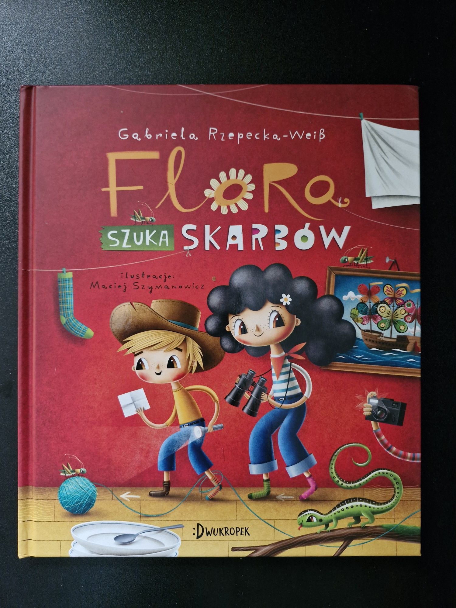 Flora szuka skarbów. Flora. Tom 3. Nowa książka