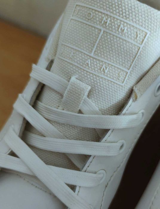 Sneakersy buty damskie Tommy Jeans białe logowane  Stan Bdb r.38