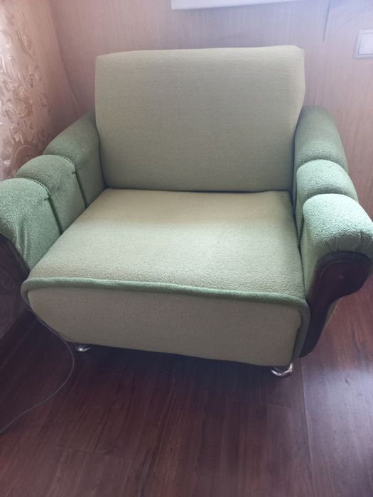 Продам диван и два кресла б/у