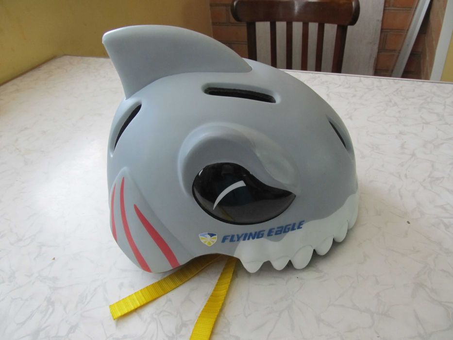 Дитячий спортивний шолом FLYING EAGLE SHARK
