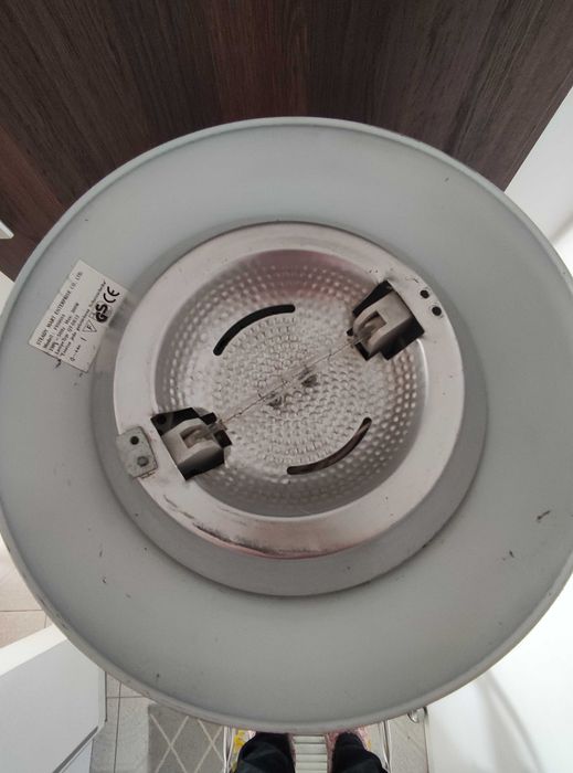 Lampa stojąca czarna