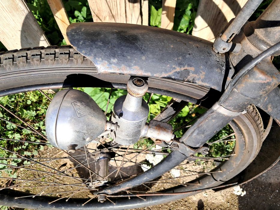 Stary szwajcarski rower wojskowy