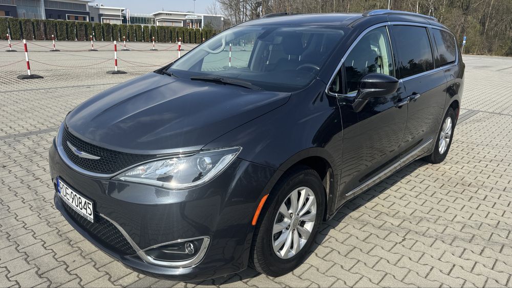 Chrysler Pacyfica ll rok 2020 wersja 7 osobowa 3,6 benzyna