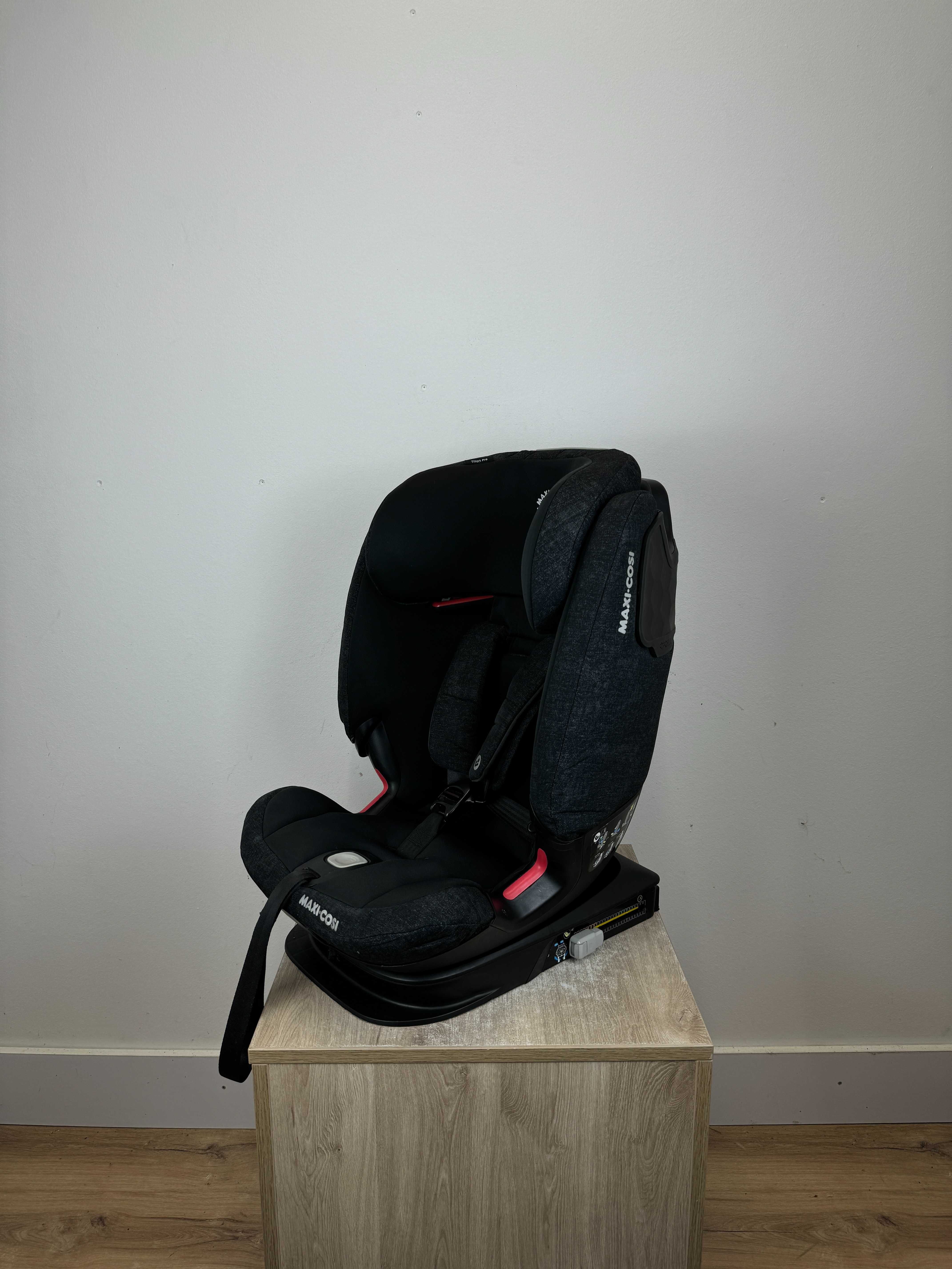 Fotelik samochodowy Maxi Cosi Titan Pro 9-36kg