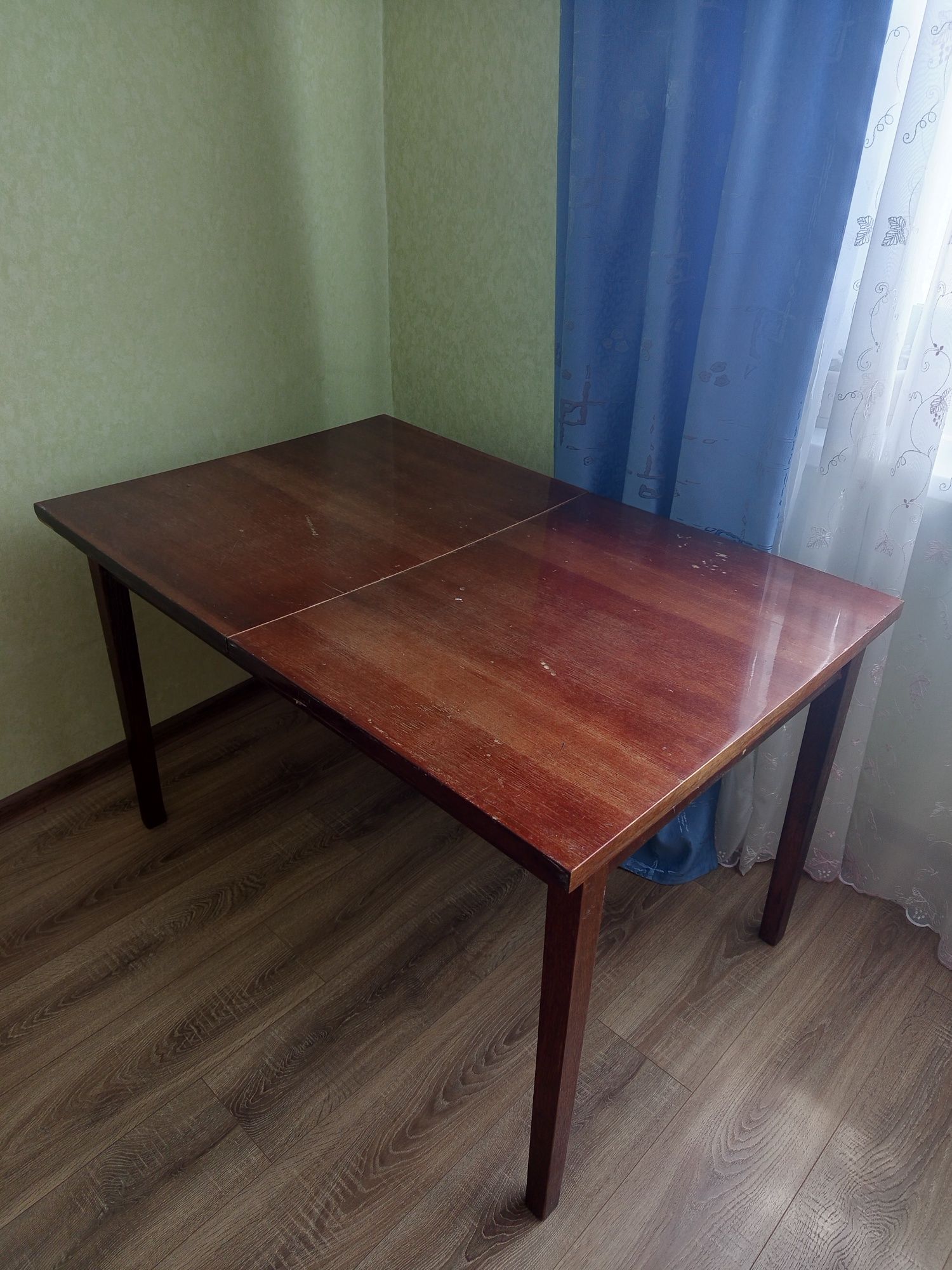Стол полированый