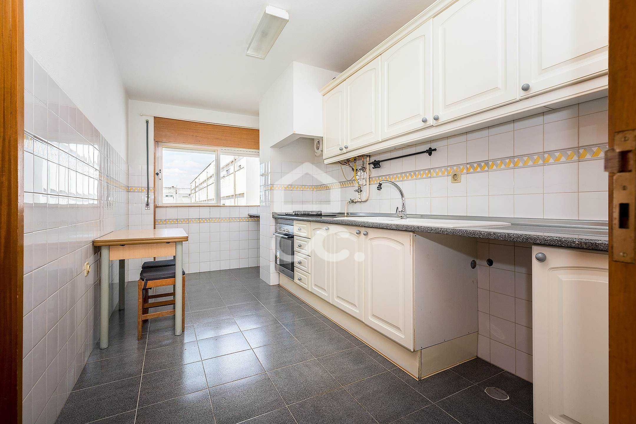 Móveis de sala e mesa de cozinha