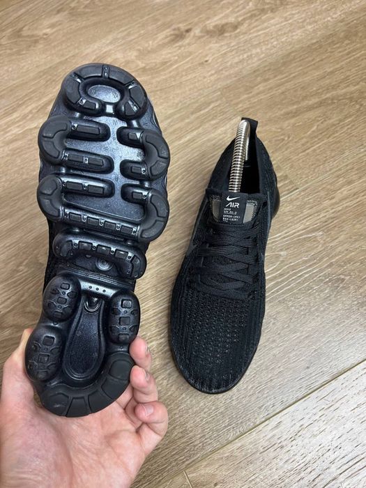 Продам БОМБЕЗНІ кросівки Nike Air Vapormax 3