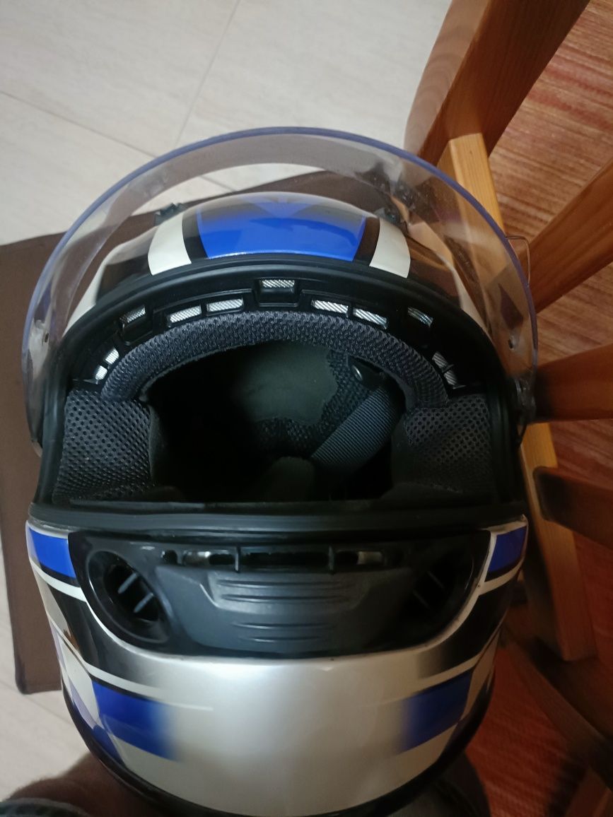 Vendo capacete dainese em muito bom estado.