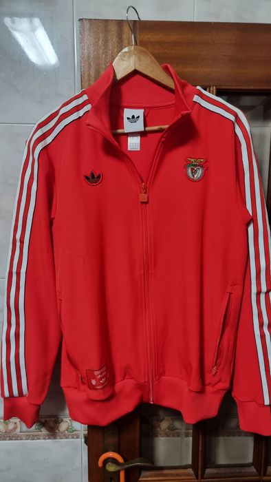 Fato de treino do benfica  desta epoca  comprada  na sport zone.