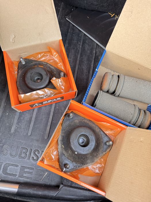 Подушки опор lancer 9