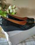 Buty damskie , na koturnie - nowe