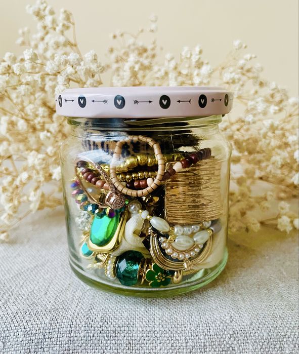 Mystery jawerly jar słoik z biżuterią głównie złotą