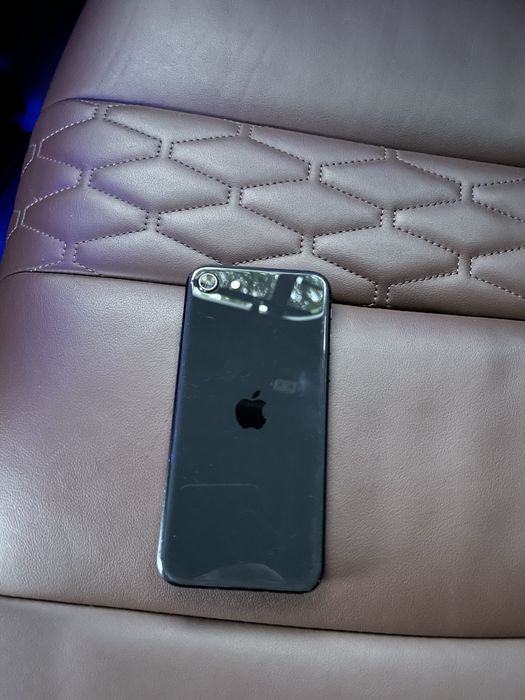 Продам Iphone se 2020 64Gb