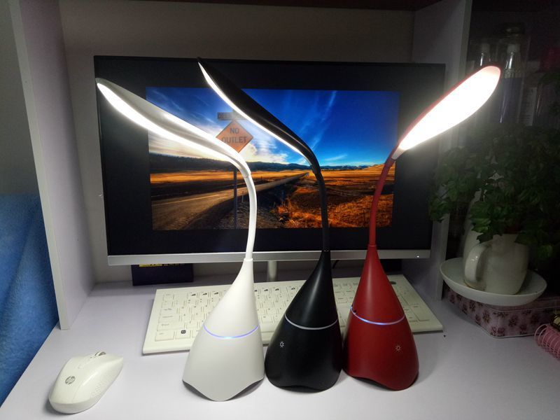 UKRYTA KAMERA LAMPKA LED z głośnikiem na żywo wifi