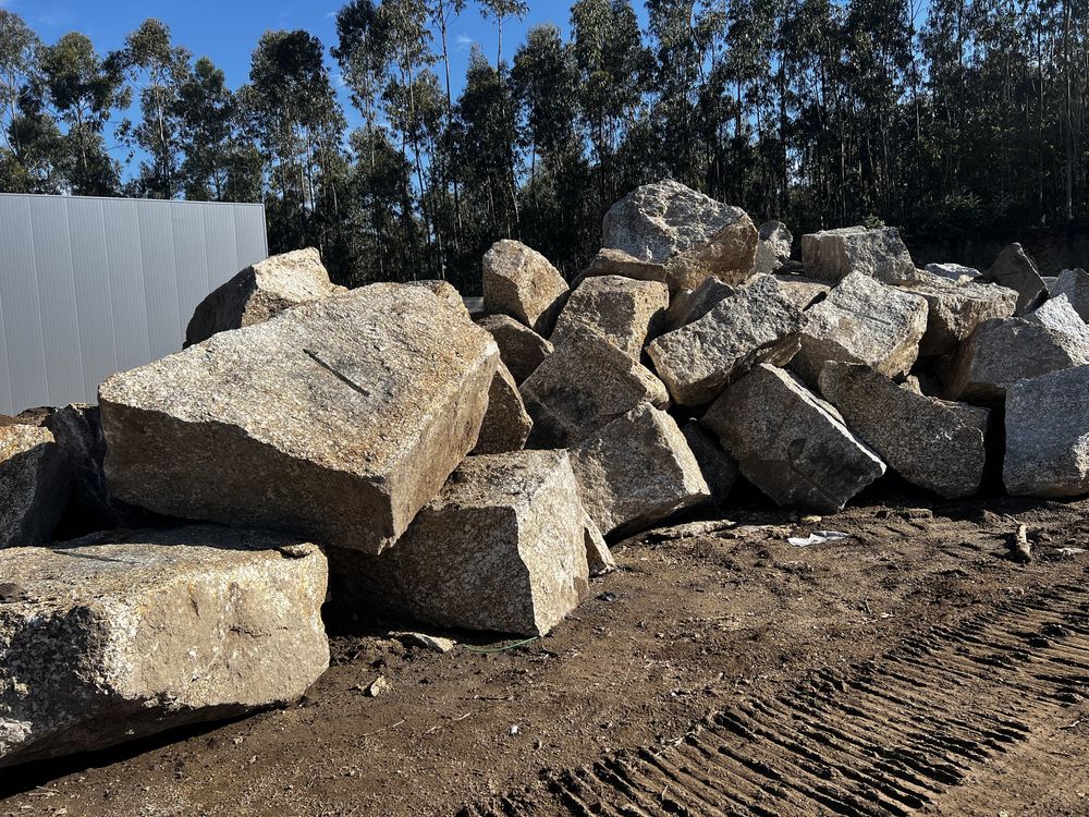 Pedra de alvernaria para muros e outros fins