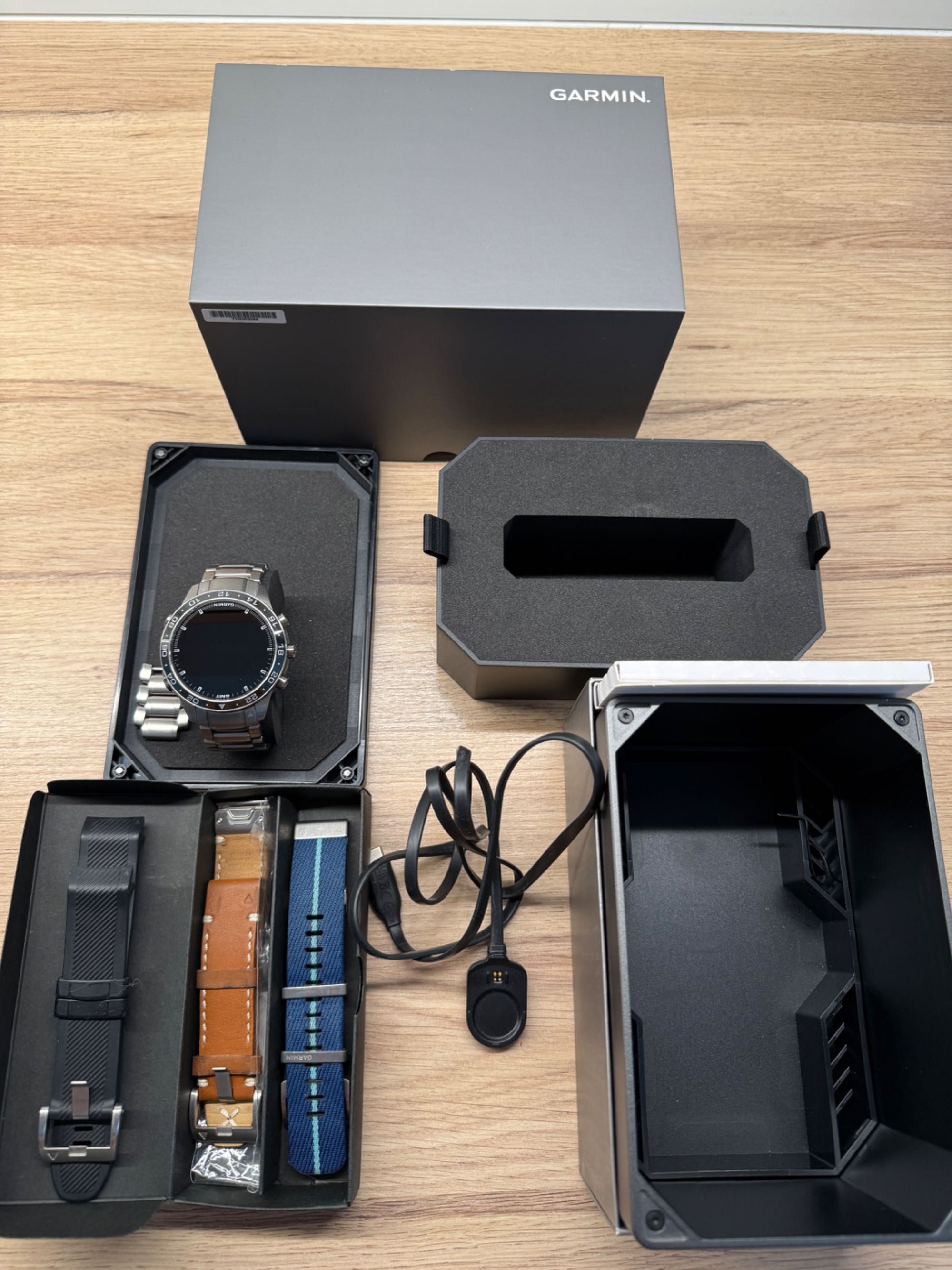 Garmin MARQ Gen 2 – tytan, AMOLED, 3 paski oryginalne, stan bdb