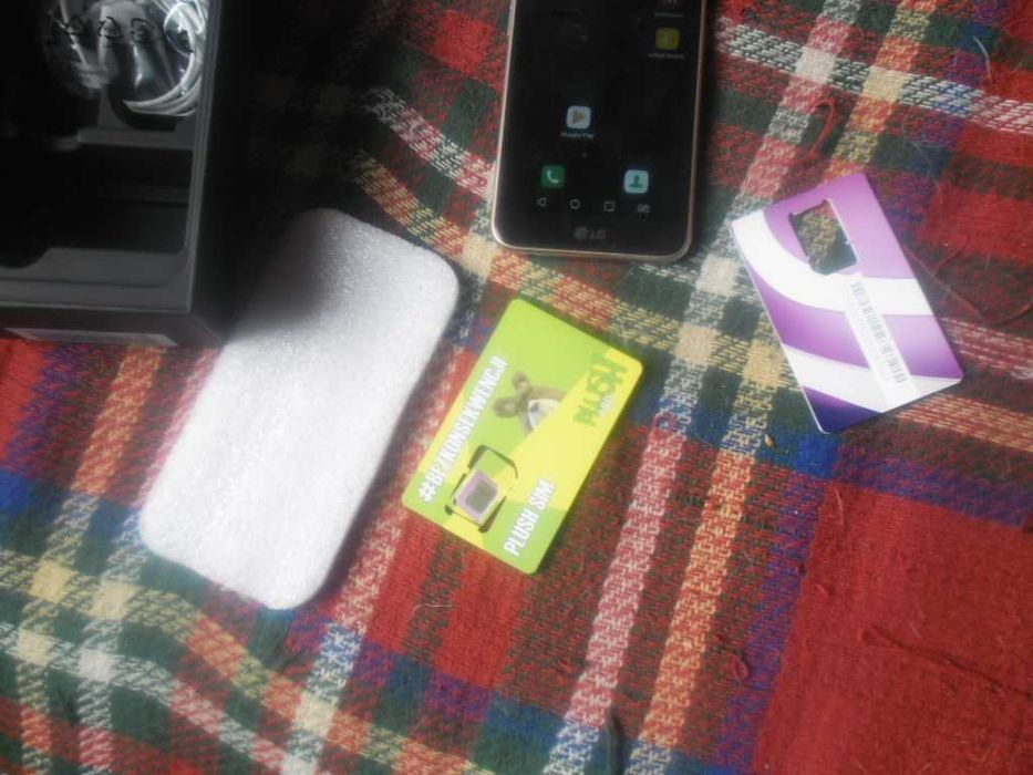 LG K10 2017 smartfon