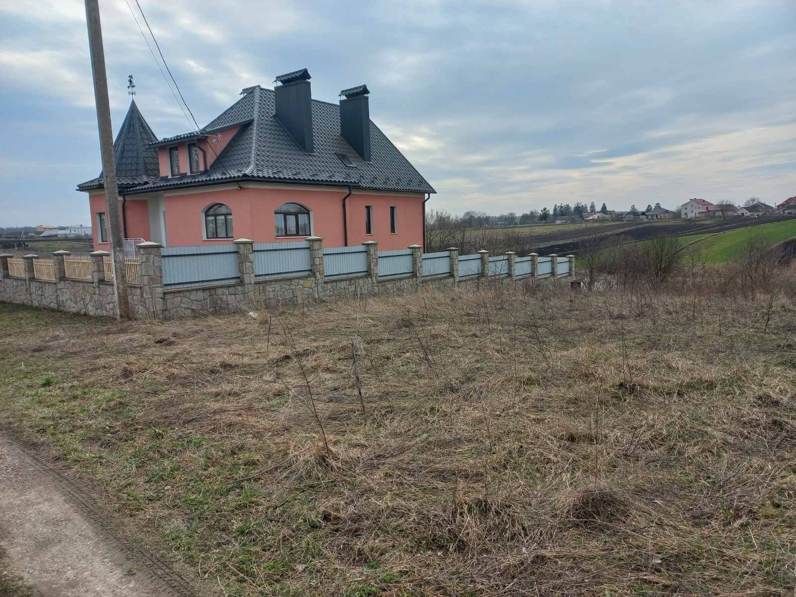 В.Ходачків Продаж земельної ділянки під забудову і с/г. Є газ і елект.