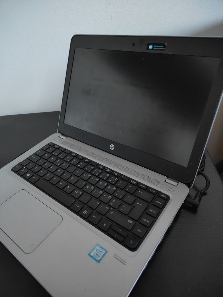 Hp 430 g4 , i3 , 8gb RAM , 256gb ssd