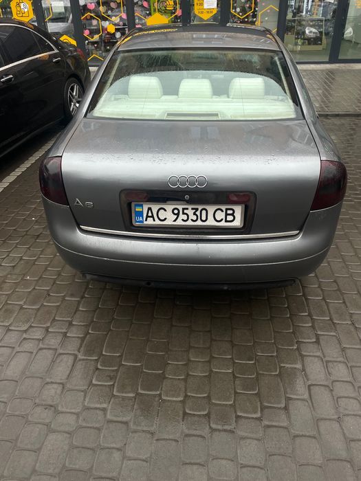 Автомобіль Audi A6