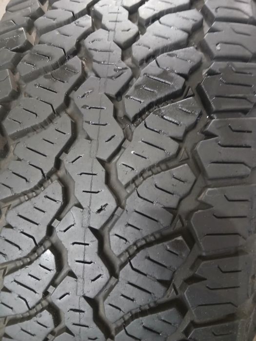 Шини 235/65R17 б/у