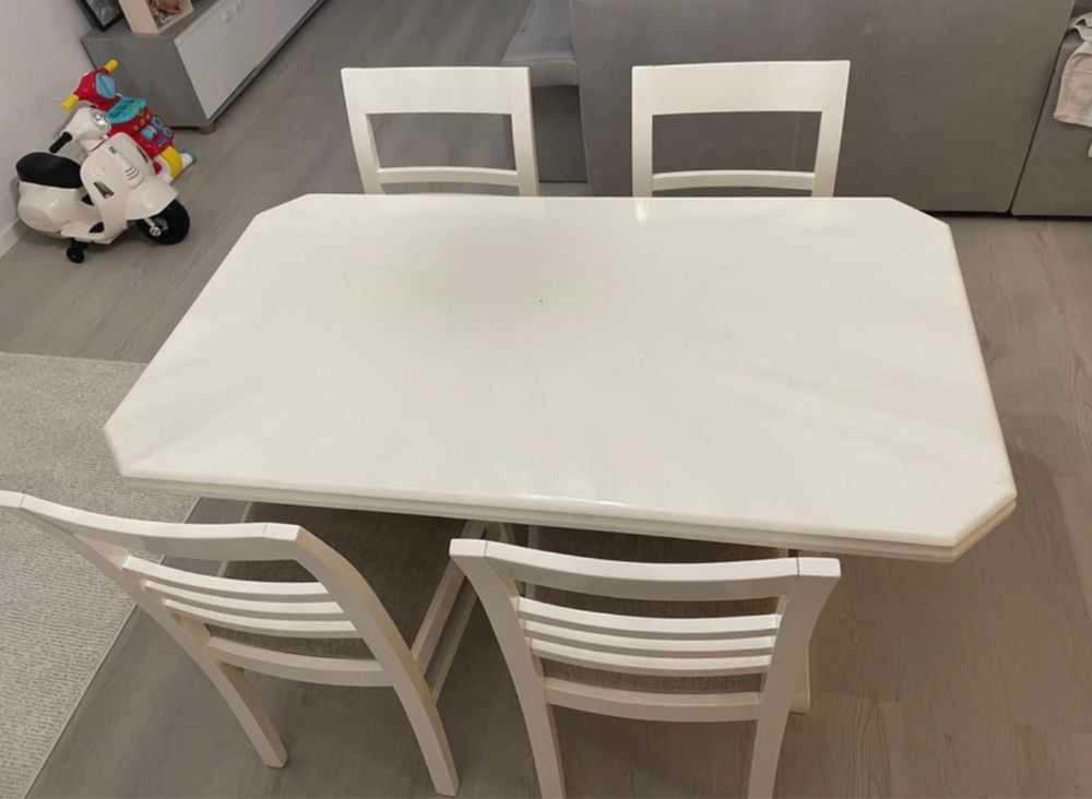 Mesa + 4 cadeiras