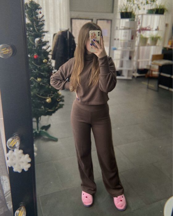 теплий костюм в шоколадному кольорі