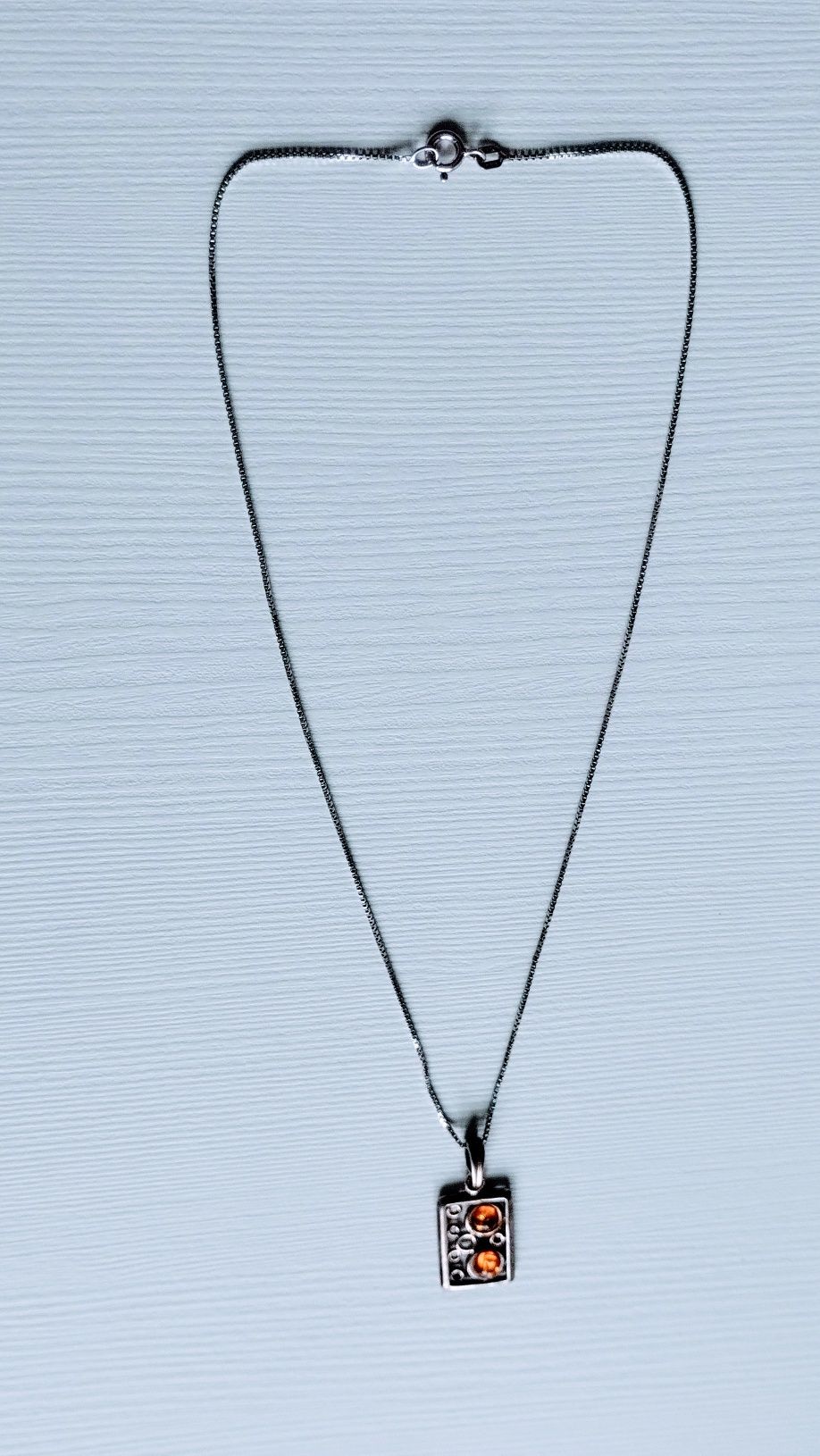 Srebrny naszyjnik wisiorek ze srebra 925 z bursztynem 40cm
