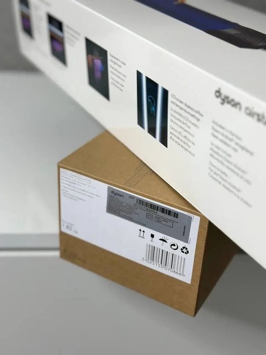 Dyson AirStrait з Європи — одночасне сушіння та вирівнювання