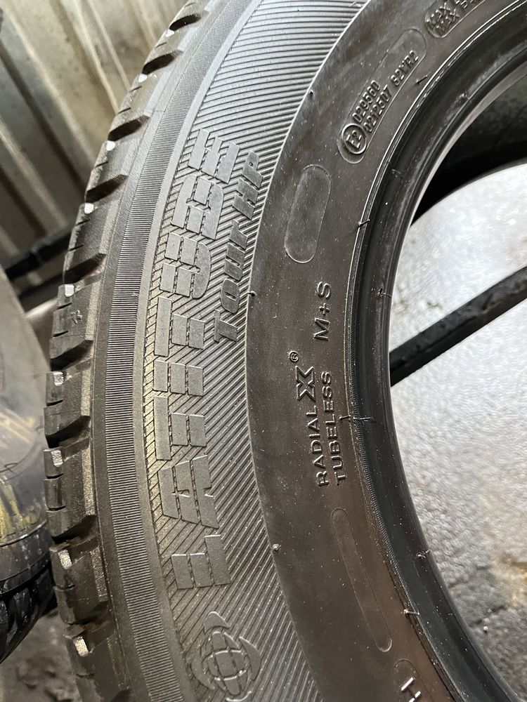 Nr214 Michelin  latitude tour hp 215/70/16 5,5mm