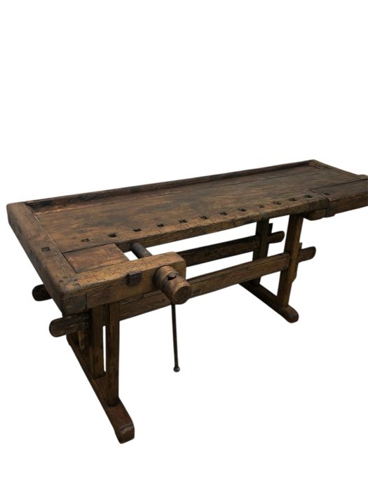 Столярний верстак.