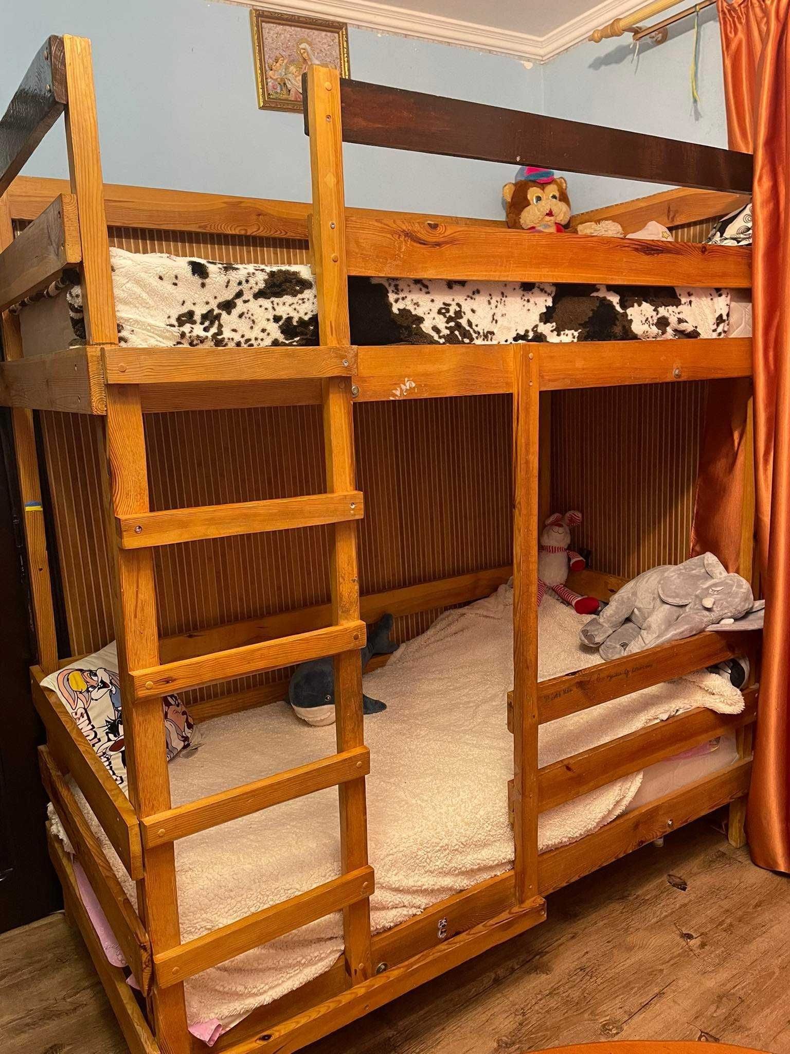 Двоярусне дерев'яне  ліжко