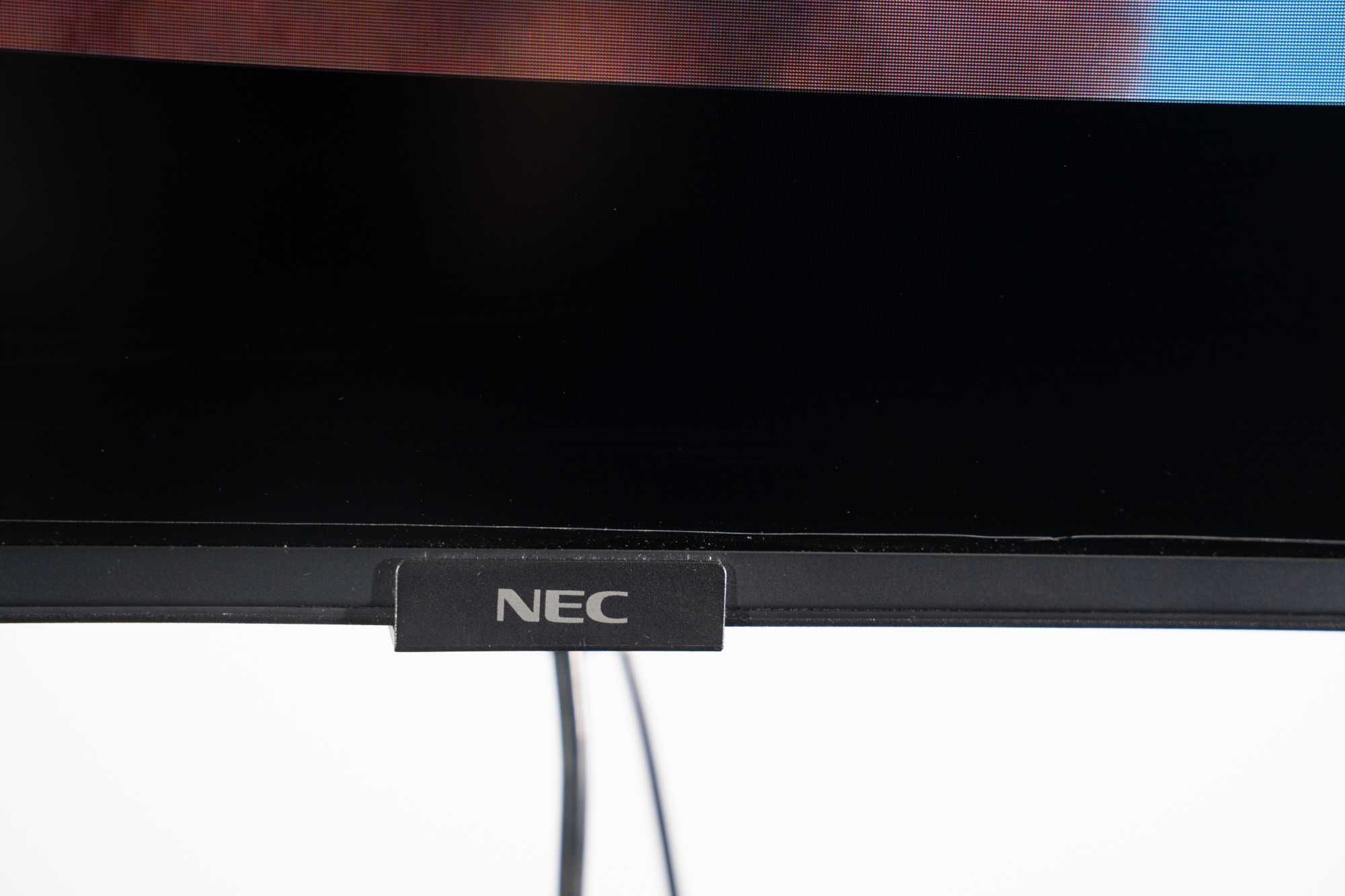 NEC C431 43” – sprawny, 4K, rysy przy krawędziach ekranu
