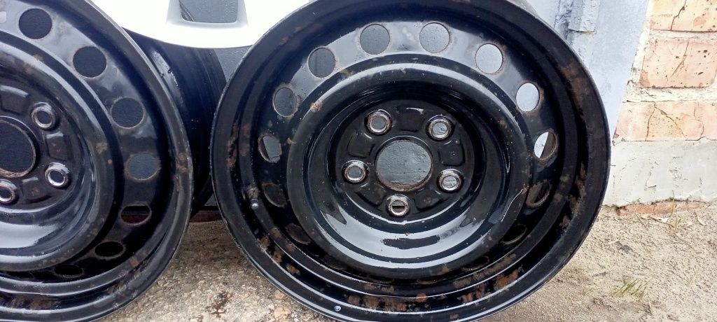 Диски , ковпаки , тойота R15 .