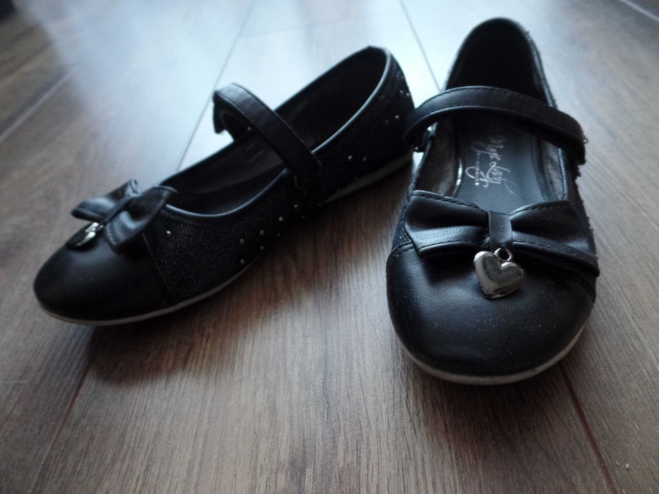 Buty balerinki dziewczęce czarne eleganckie baleriny serduszka R. 33
