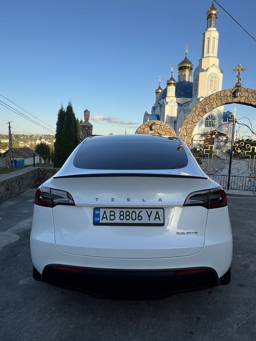 Tesla Model Y Long range Dual Motor 82.5 квт 2023 рік