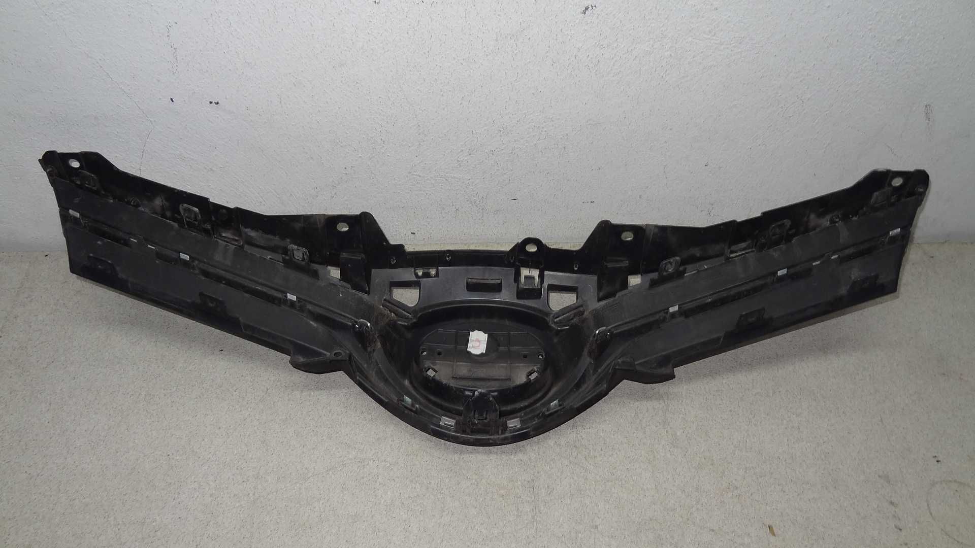 Toyota yaris III lift 14-17 atrapa grill