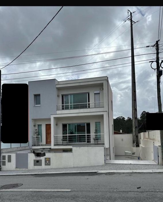 Moradia indep. T3 + Salão - arq. moderna 3 frentes - 3 kms EN1